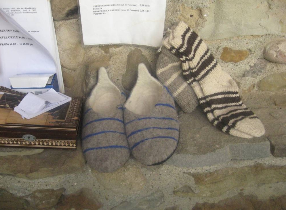Natürliche Wollsocken aus dem Dorf Weißkirch