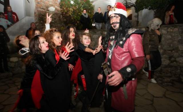 Halloween in Transilvania: petrecere cu Dracula
