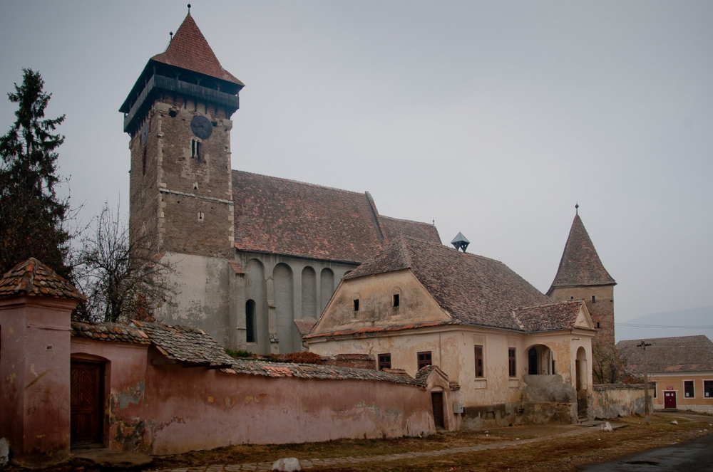 Povestea bisericii fortificate din Băgaciu, construită cu piatră din Munții Cibinului