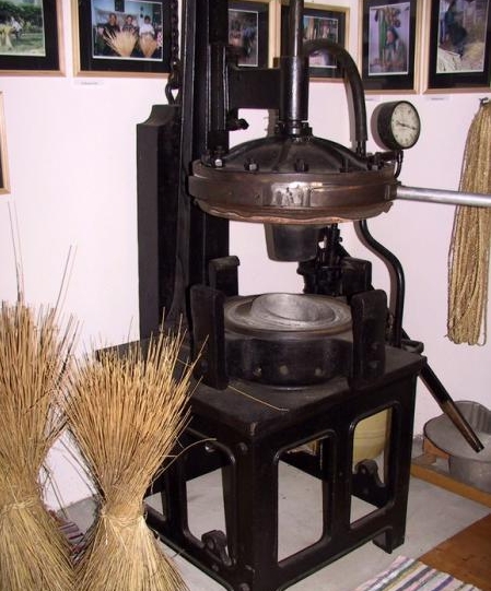 Museum der Strohhüten aus Criseni mit dem grössten Hut des Landes