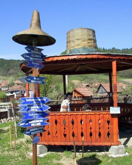 Museum der Strohhüten aus Criseni mit dem grössten Hut des Landes