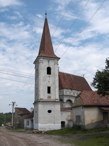 Die Wehrkirche von Klosdorf, eine der wenigen mit defensiver Plattform