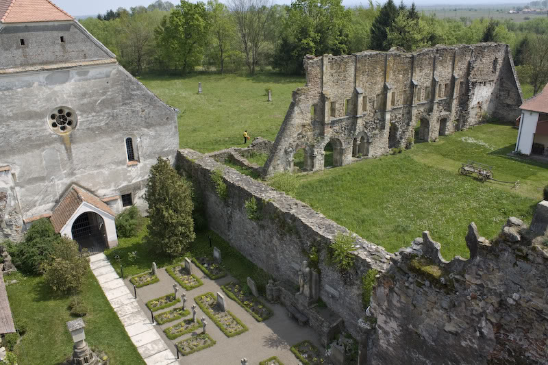 Manastirea Cisterciana de la Carta, istorie vie in Tara Fagarasului