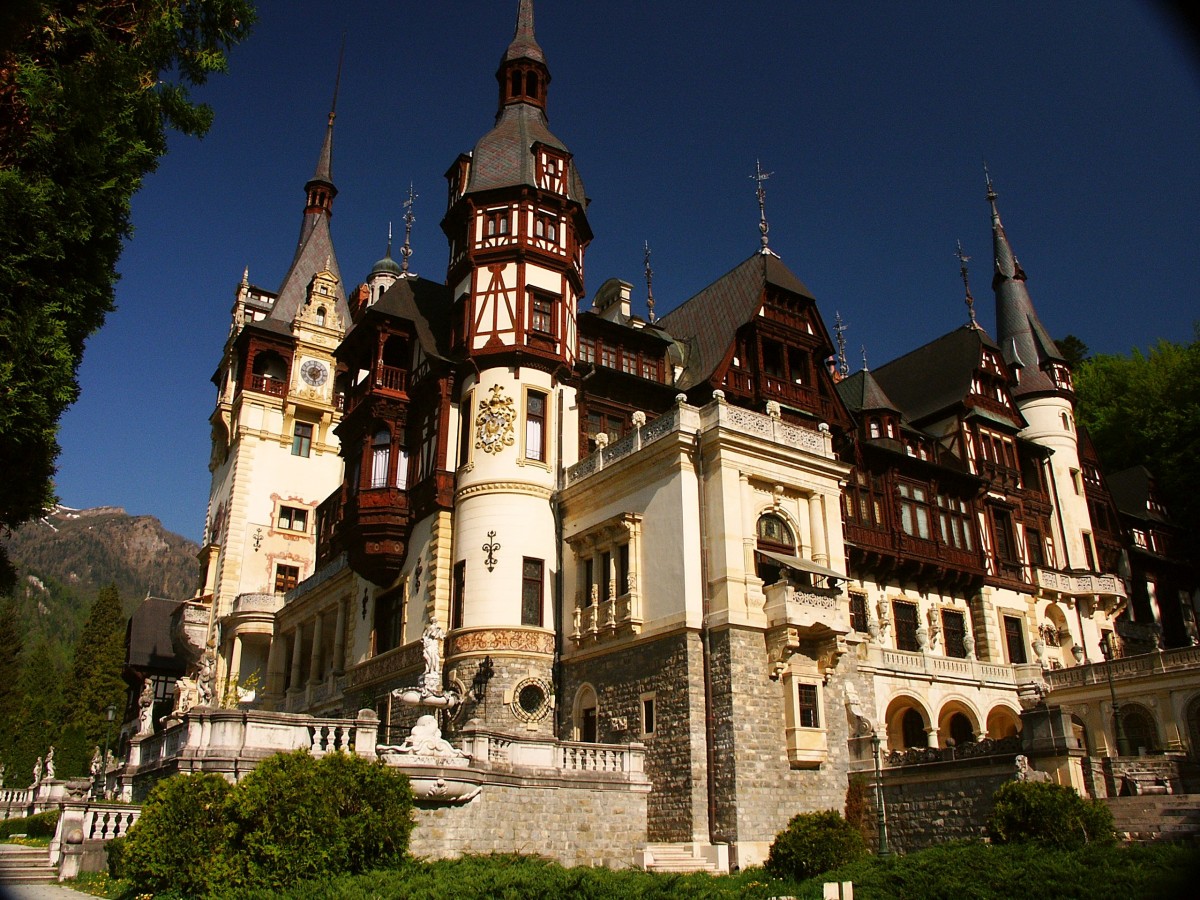 Castelul Peleș, unul dintre cele mai frumoase castele din România și Europa.