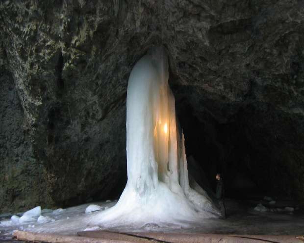 Peștera Focul Viu